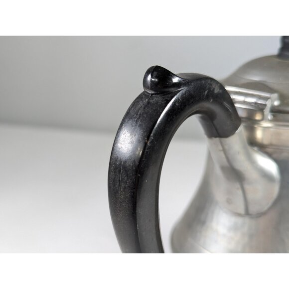 1930s Hammered Pewter lidded jug, vintage metal decorative arts and crafts hot - Picture 10 of 10